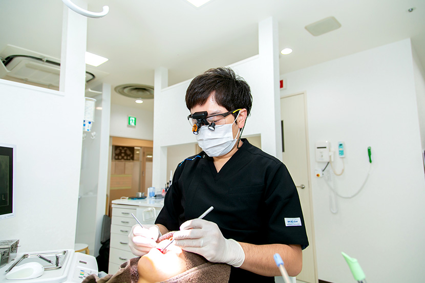 当院では、数種類の精密な検査を実施し歯周病の進行状態を確認した上で、進行段階に応じた最適な治療を提供しています。